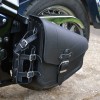 Harley Davidson Softail / FatBoy / Breakout - Schwarze Lederschwinge Satteltasche mit Flaschenhalter und TANKFLASCHE