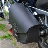 Harley Davidson Softail / FatBoy / Breakout - Schwarze Lederschwinge Satteltasche mit Flaschenhalter und TANKFLASCHE